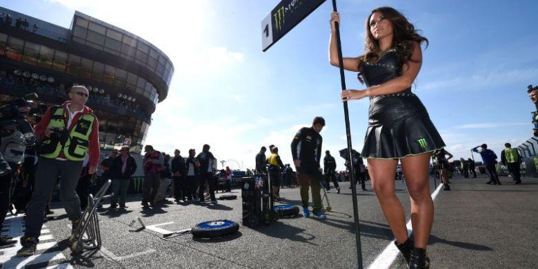 Paddock Girl MOTO GP 2015 Le Mans France