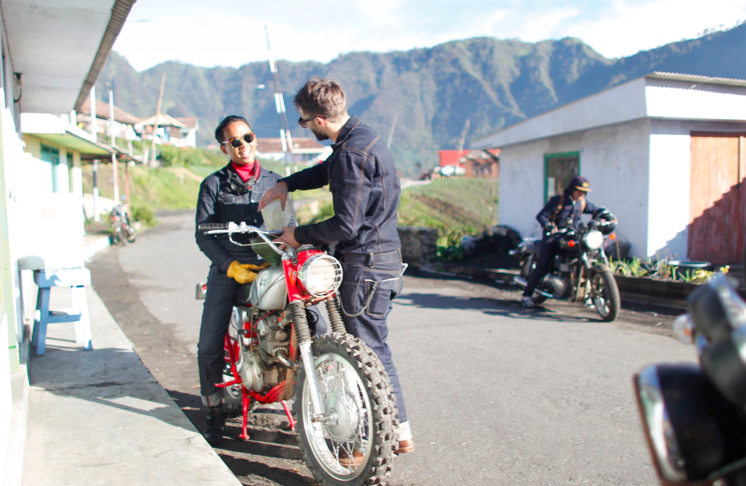 Menjelajahi keindahan Kawasan Bromo dengan scrambler