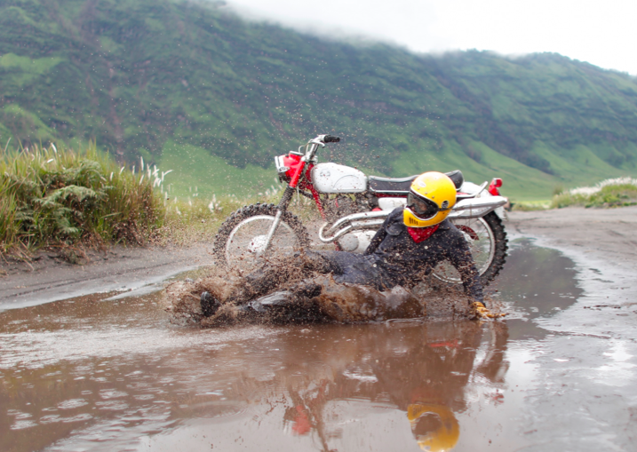 Menjelajahi keindahan Kawasan Bromo dengan scrambler