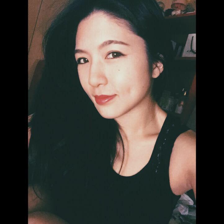 Banyak yang Terpesona Kecantikan Si Tukang Daging Cantik Ini