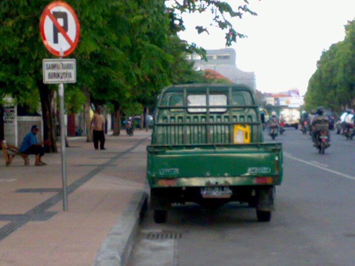 keanehan lalu lintas indonesia