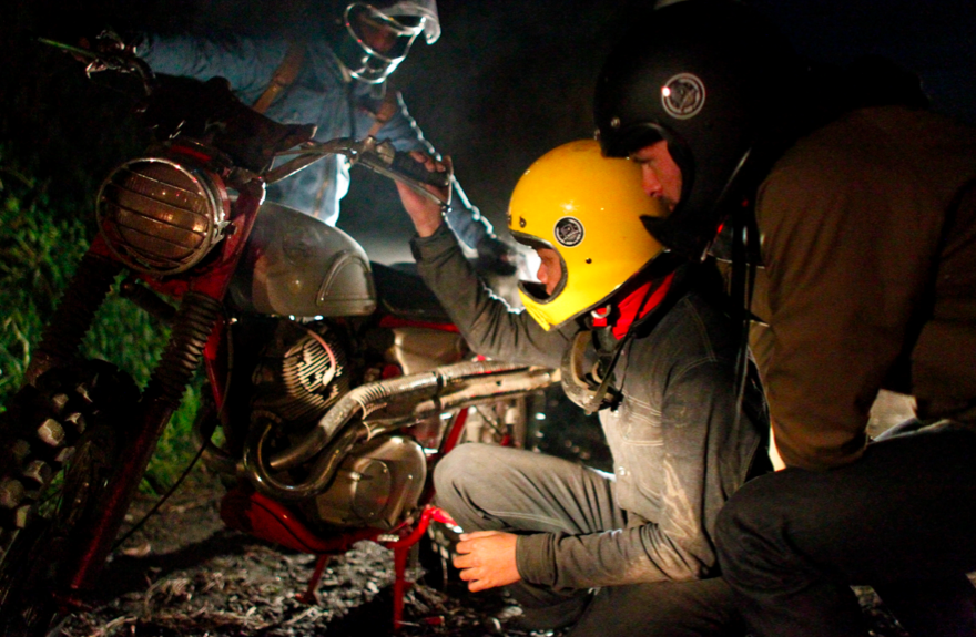 Menjelajahi keindahan Kawasan Bromo dengan scrambler