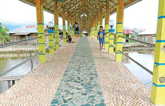 Jembatan Termahal di Indonesia &#91;terbuat dari batu bacan&#93;