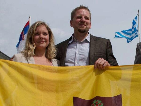 Problem negara kecil baru, New micronation faces birthing pains