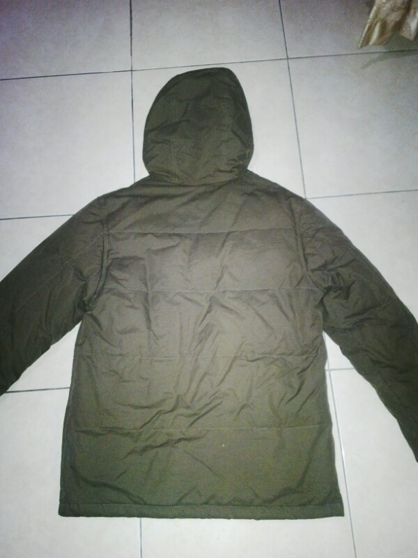 Jaket Outdoor Berghaus & Uniqlo (Not patagonia, tnf, dickies)