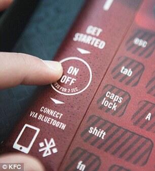Inovasi terbaru, KFC hadirkan Keyboard di nampan.