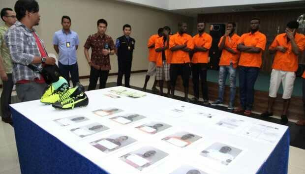 Petugas Tangkap 10 Pemain Sepak Bola di Kalibata City