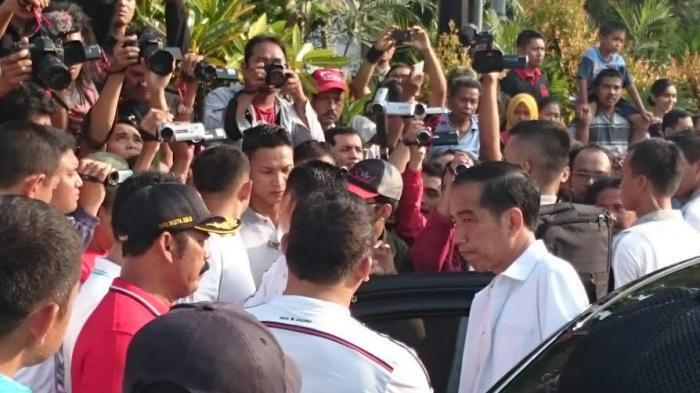 Jokowi Membuat Geger Pengunjung Car Free Day Solo dan Lihat Videonya!