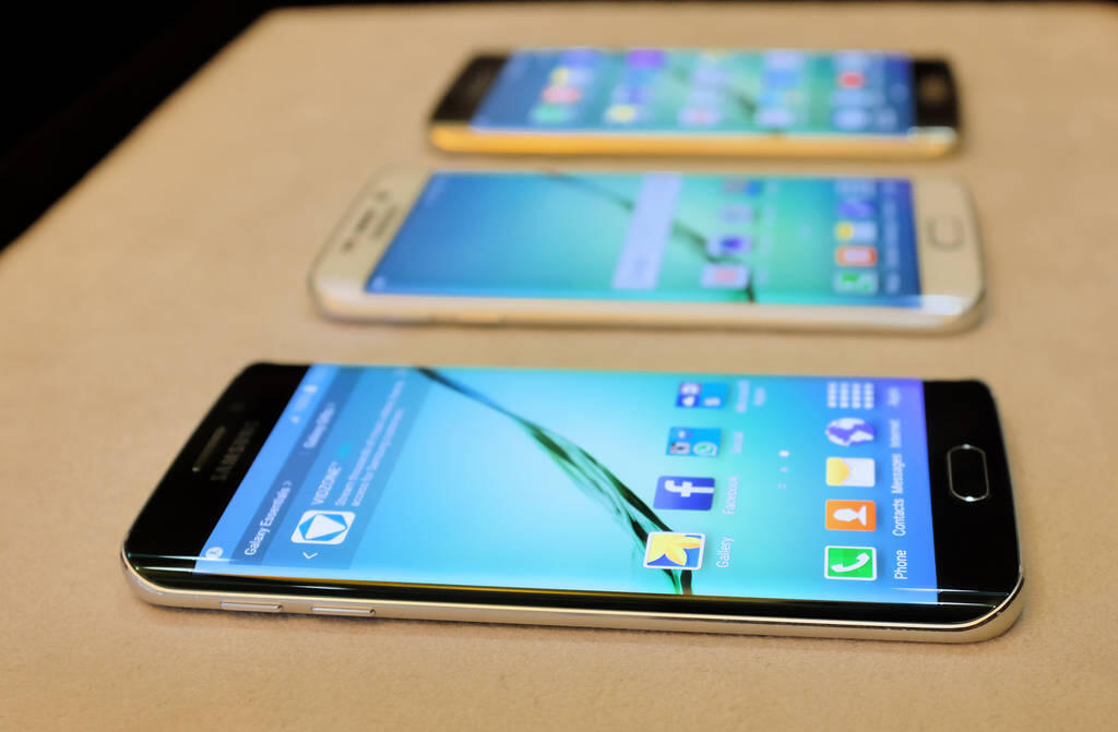 Review Samsung Galaxy S6 edge: Performa Hebat dengan Layar Melengkung yang Unik