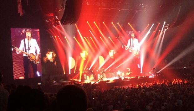Paul McCartney Kembali Menggebrak Lewat Konser Tunggalnya