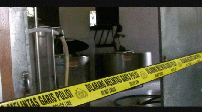 &#91;BREAKING NEWS&#93; Ngeri, Polisi Indonesia Temukan Susu Campur Pembersih Lantai