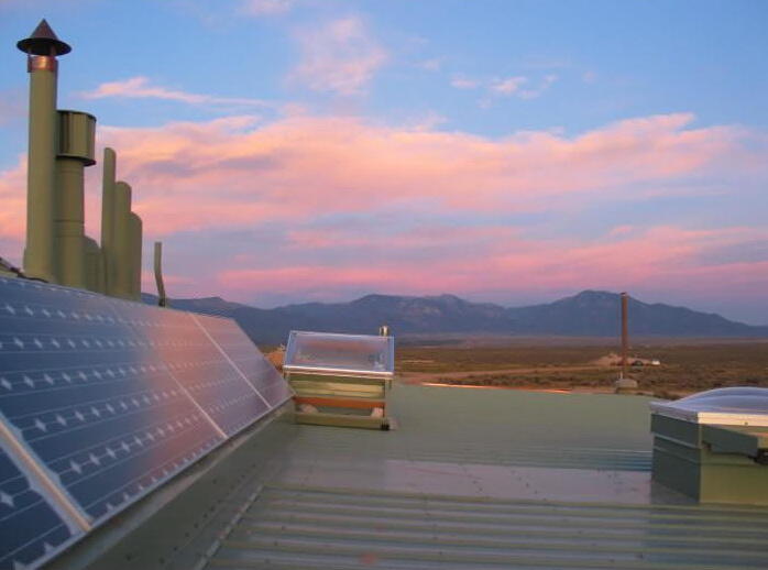 Whoa! Rumah Ini Dibuat Dari Barang Bekas Gan!!