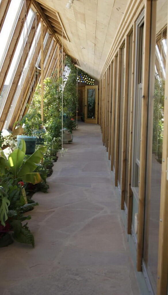 Whoa! Rumah Ini Dibuat Dari Barang Bekas Gan!!