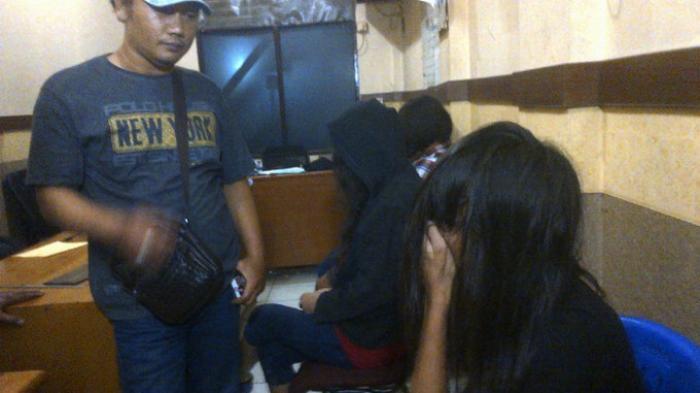 PHOTO BREAKING NEWS: ABG Setengah Bugil Usai Layani Pria