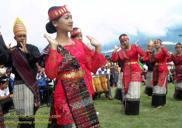 Kayanya budaya indonesia dengan ragam tarian daerah