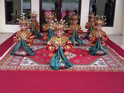 Kayanya budaya indonesia dengan ragam tarian daerah