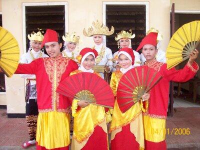 Kayanya budaya indonesia dengan ragam tarian daerah