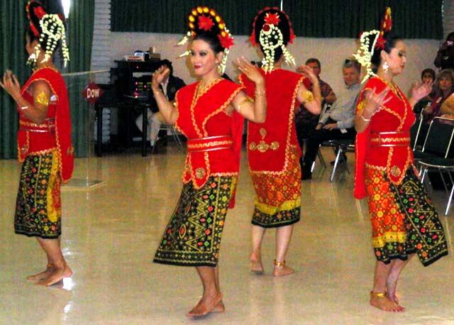 Kayanya budaya indonesia dengan ragam tarian daerah