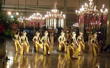 Kayanya budaya indonesia dengan ragam tarian daerah