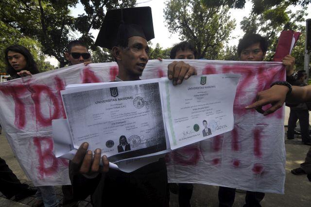 Duit Hasil Bikin Ijazah Plasu Ternyata Cuma Cukup Buat...