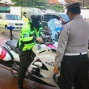 Berlagak Bak Polisi, Pemoge Ini Ditilang karena Terobos Busway