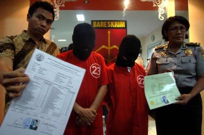 Ijazah Palsu dan Pembajakan UUD 1945