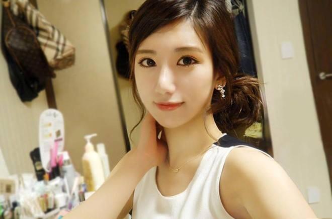 Yang fansnya Ye JungHwa nih gue punya foto lucu lucunya dia :3