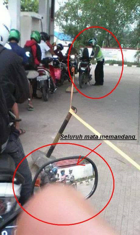 Kelakuan POLISI yang gak pantas di Contoh.