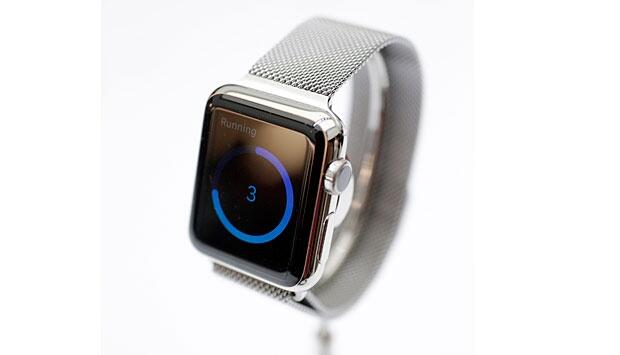 Disayang Majikan, Anjing Ini Dihadiahi 2 Apple Watch Gold