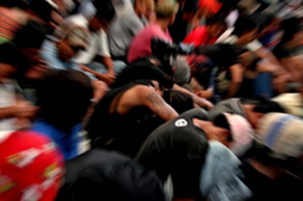 Ketangkap Razia, Preman Sangar Azan, Lalu Menangis