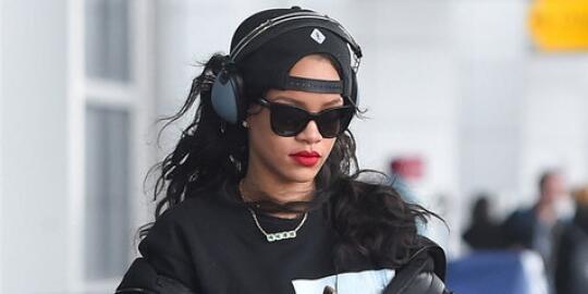 [BERITA KENTUT] Rihanna Kentut di Bathtub, 2 Juta Viewer Sudah Melihatnya