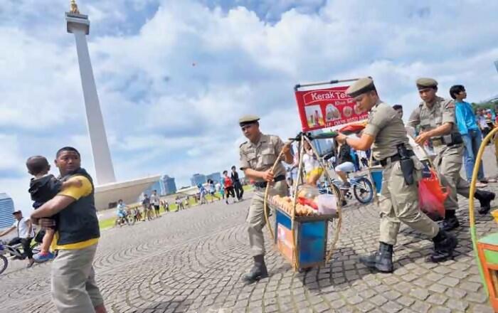 Begini jika UFO Mendarat di Monas!