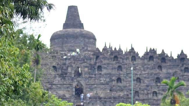 Jokowi dan 20 Ribu Umat Buddha Rayakan Waisak di Borobudur