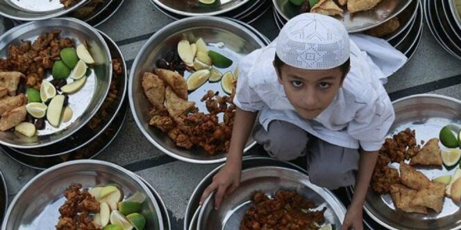"Makanlah sebelum lapar dan berhentilah sebelum kenyang" menurut medis