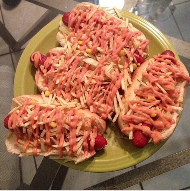Lihat Nih, 5 Hot Dog Dengan Bentuk Paling ‘Geger’ Tapi Juga Bikin Lapar