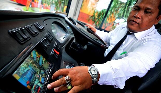 Ahok Janjikan Gaji Sopir Transjakarta Tiga Kali Lipat UMP