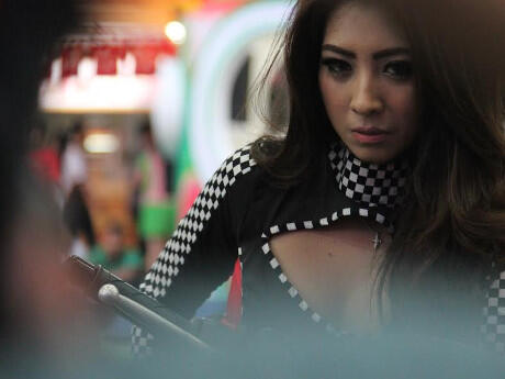 2 Model Seksi Ini Bikin Heboh Booth Honda di PRJ