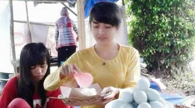 Penjual Pecel Berparas Ayu Ini Tetap Hebohkan Nitizen