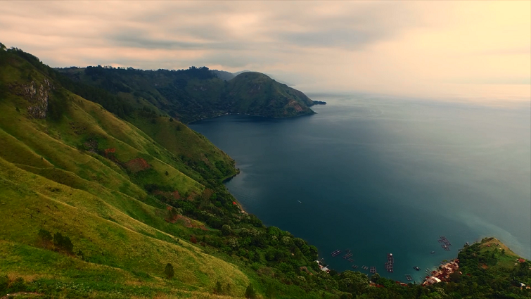Mengejar Sunrise Di Bibir Danau Toba!