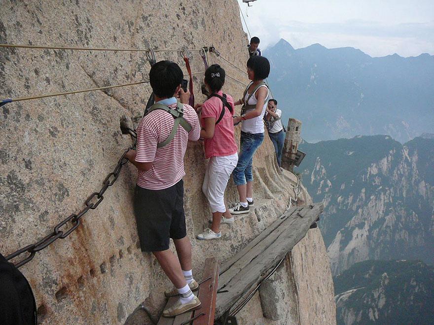3 ALASAN MENGAPA JOMBLO TIDAK BOLEH NAIK GUNUNG