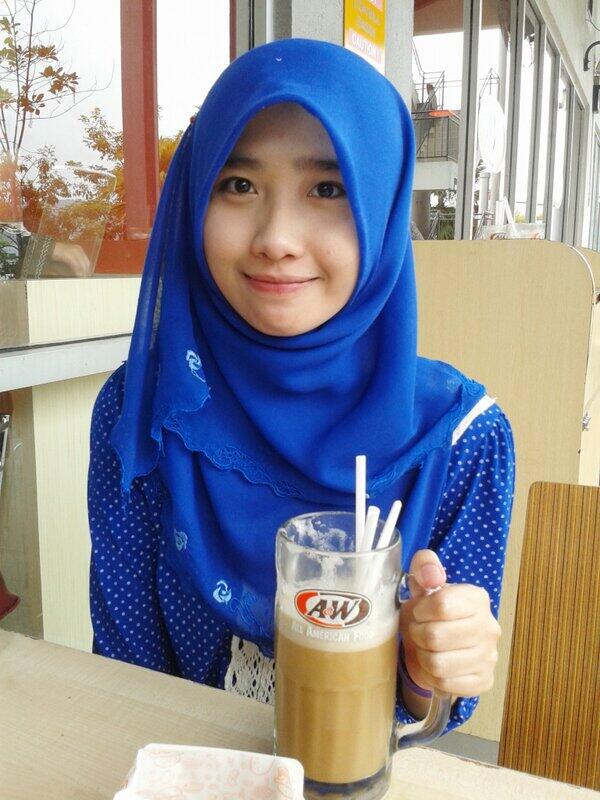 (bening) subhanallah 2 seleb malaysia cantik yang terkenal lewat sosmed (pict)