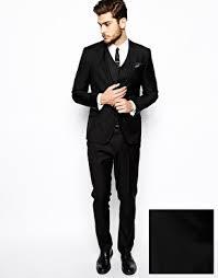 How to Wear a Suit Properly 