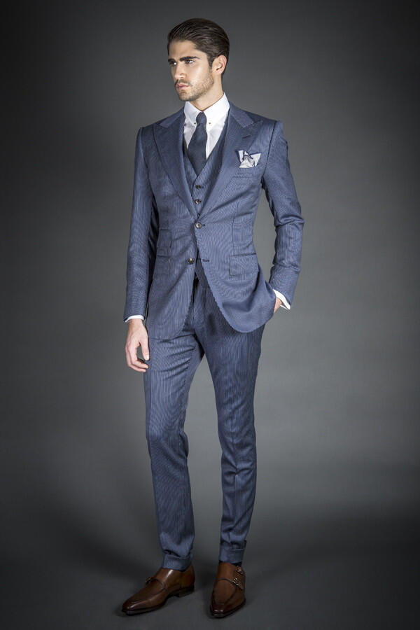 How to Wear a Suit Properly 