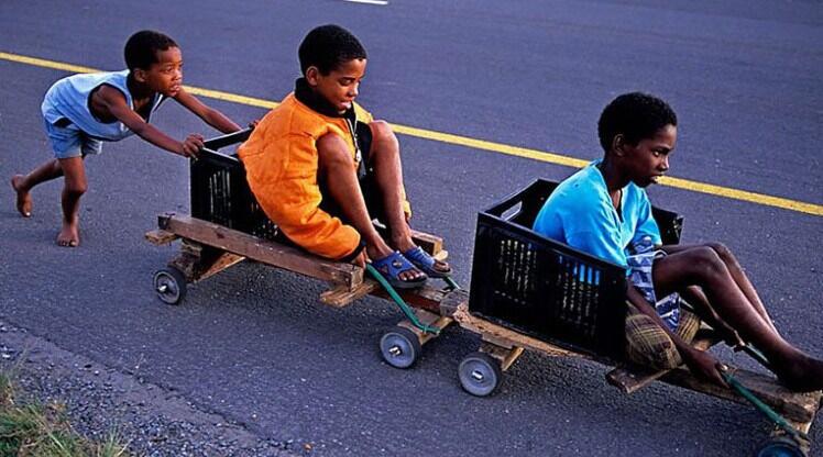 Ketika Melihat Foto Permainan Anak-Anak Ini, Serasa Ingin Kembali ke Masa Kecil