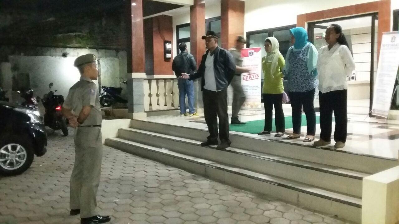 PENJANGKAUAN PMKS MALAM HARI SUKU DINAS SOSIAL JAKARTA SELATAN