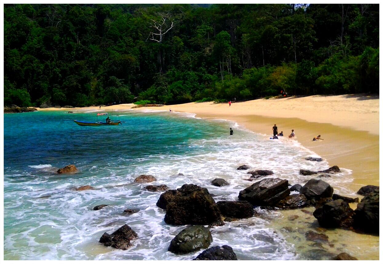 Surga Tersembunyi Bayuwngi - Teluk Ijo - Green Bay