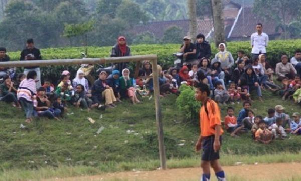 Menpora Mengiba Klub Mau Tampil di Piala Kemerdekaan