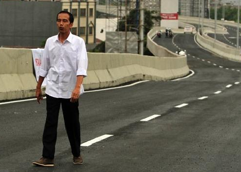 &#91;BERITA PENTING&#93; Jokowi akan Jalan Kaki Saat Melamar ke Rumah Calon Besan