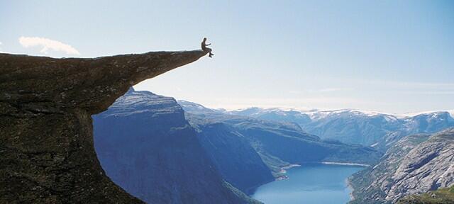 Agan Belum Dibilang Bernyali Sebelum Pergi Ke Trolltunga