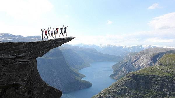 Agan Belum Dibilang Bernyali Sebelum Pergi Ke Trolltunga